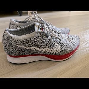 Nike Flyknit Racer - gray/red color way